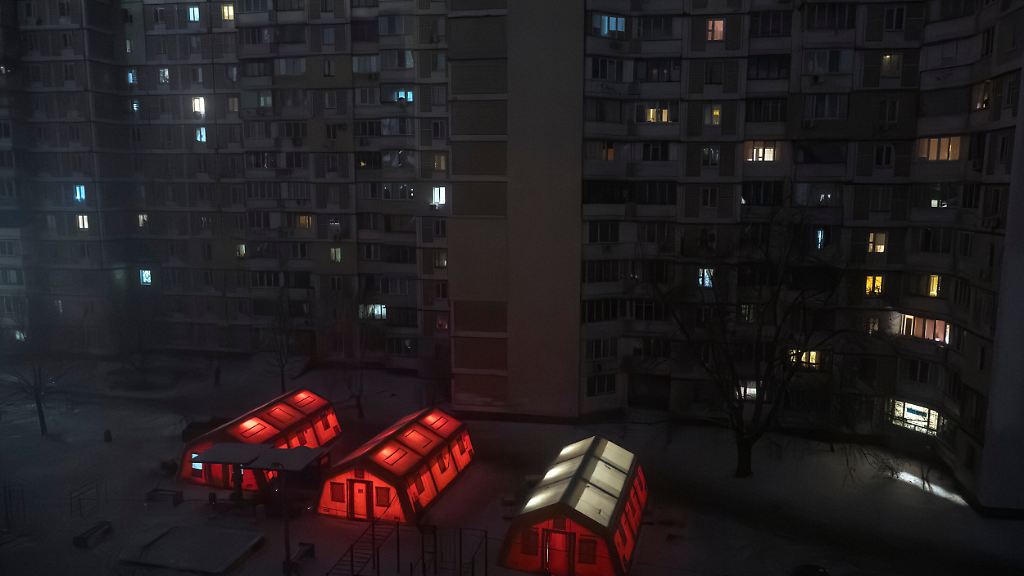 569076503 (1)